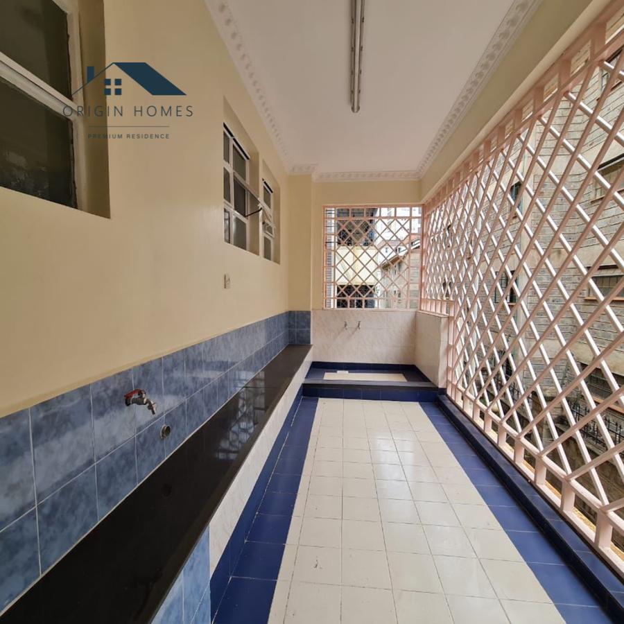 4 Bed Apartment with En Suite at Riverside Drive - 10