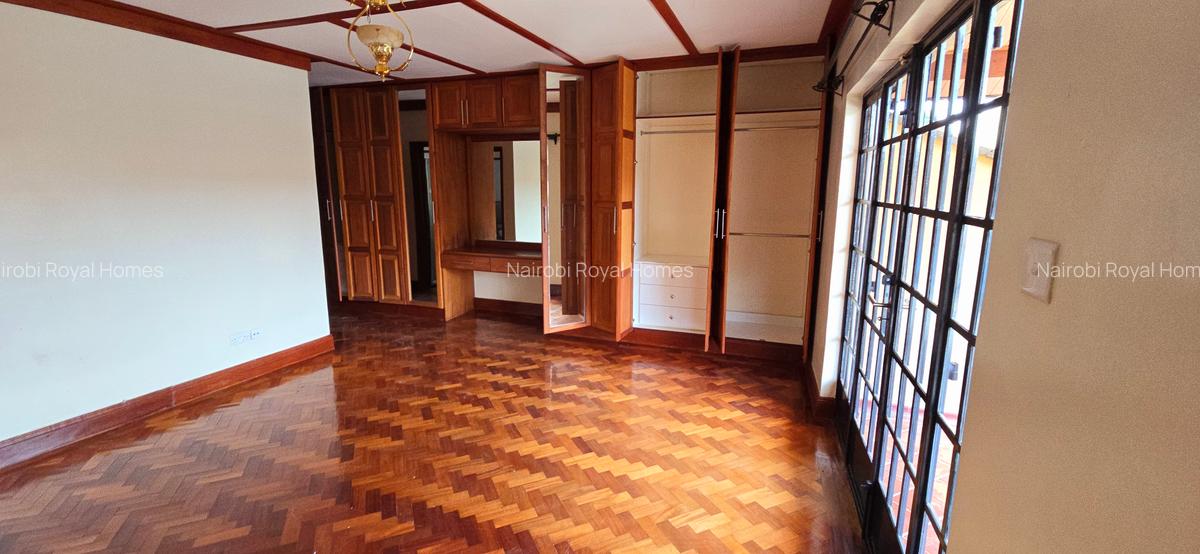 4 Bed Townhouse with En Suite at Lavington Closet - 19