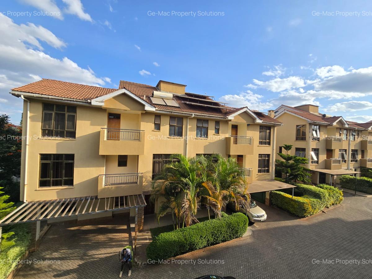 5 Bed House with En Suite in Lavington - 5