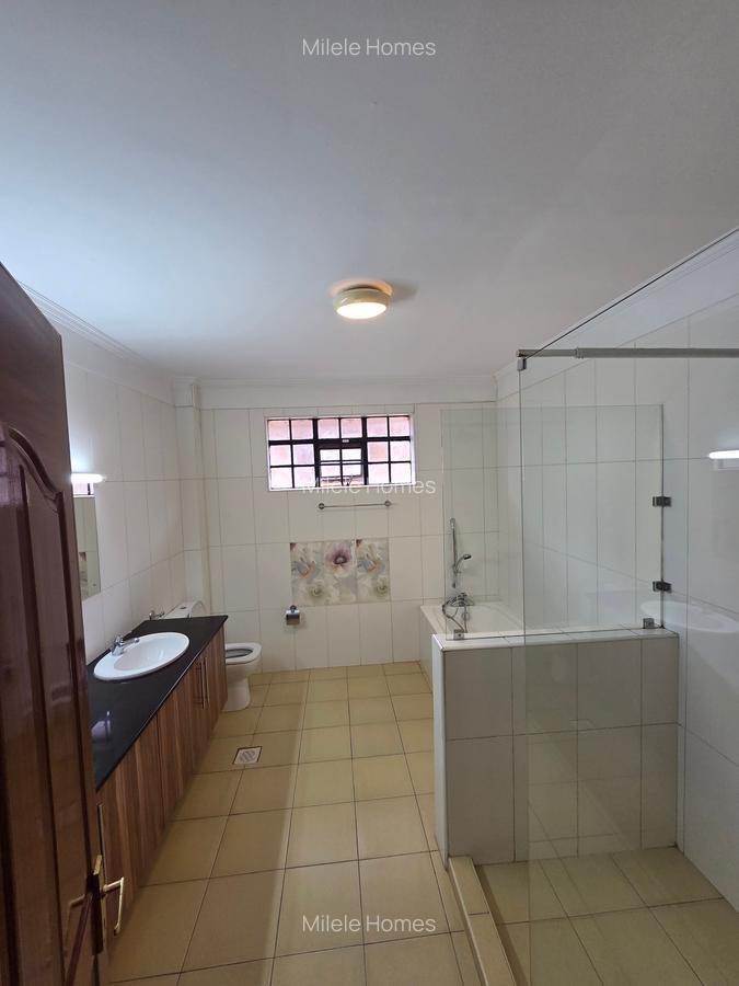 5 Bed Townhouse with En Suite in Kitisuru - 15