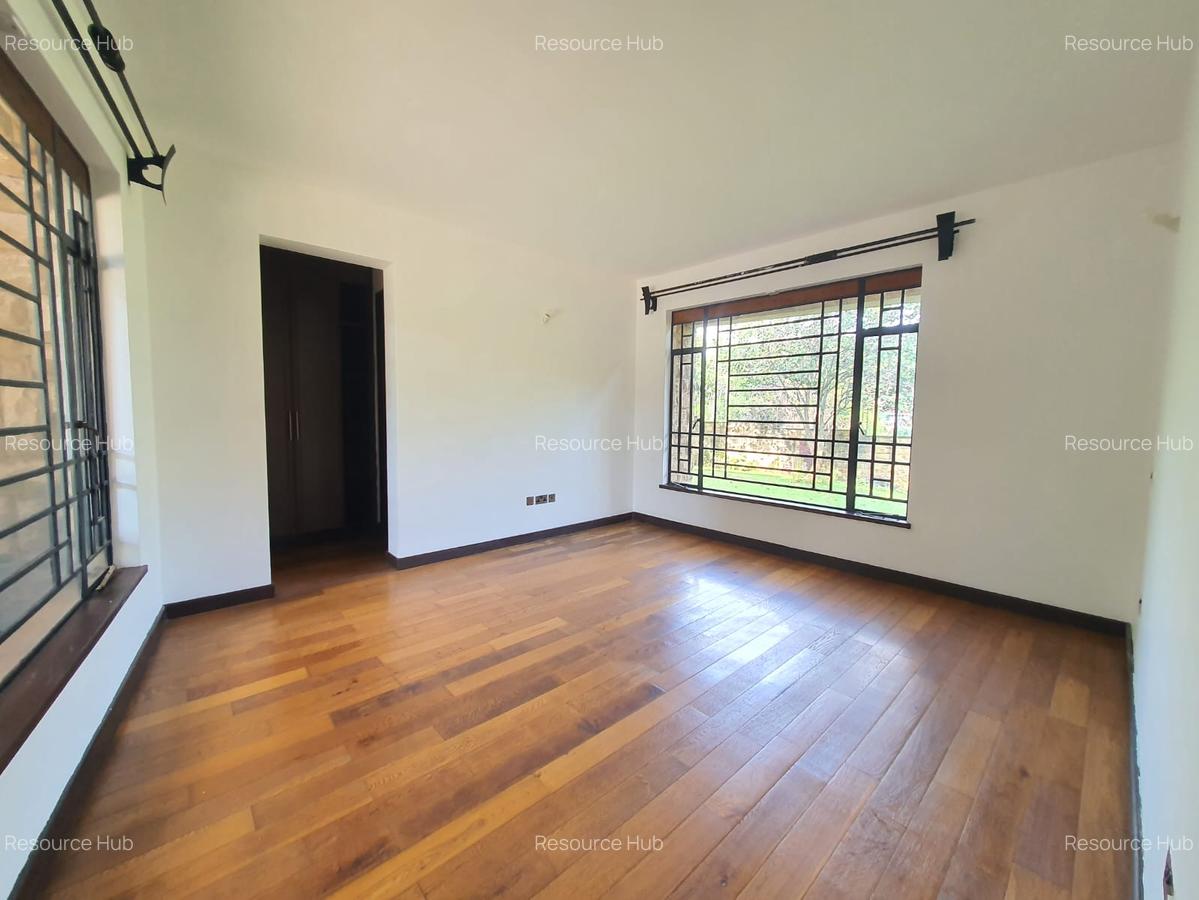 4 Bed House with En Suite at Lake View - 15