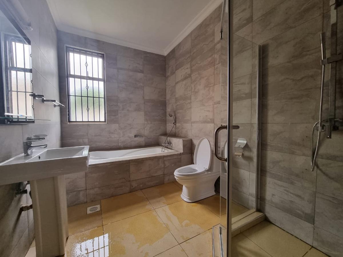 5 Bed Villa with En Suite in Kitisuru - 8
