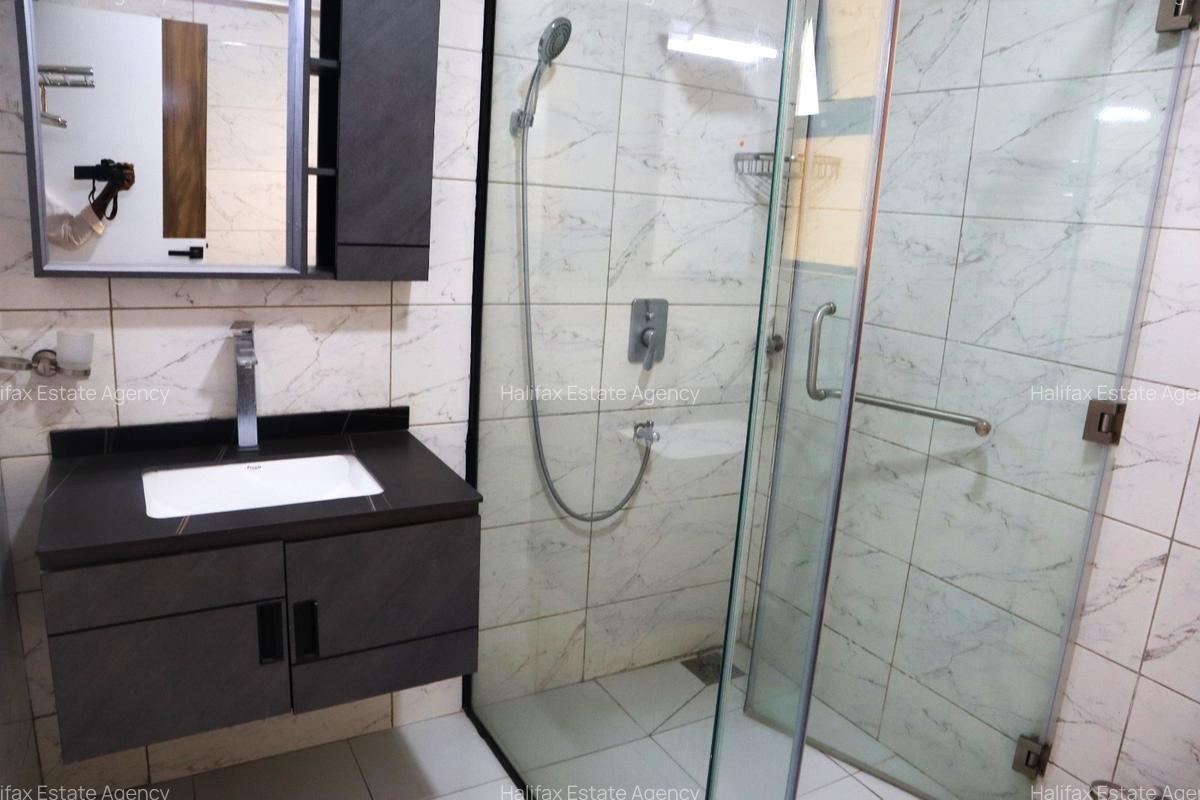 4 Bed Apartment with En Suite in Parklands - 8