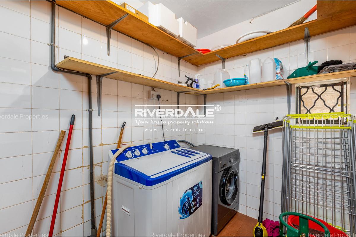 5 Bed House with En Suite in Runda - 6