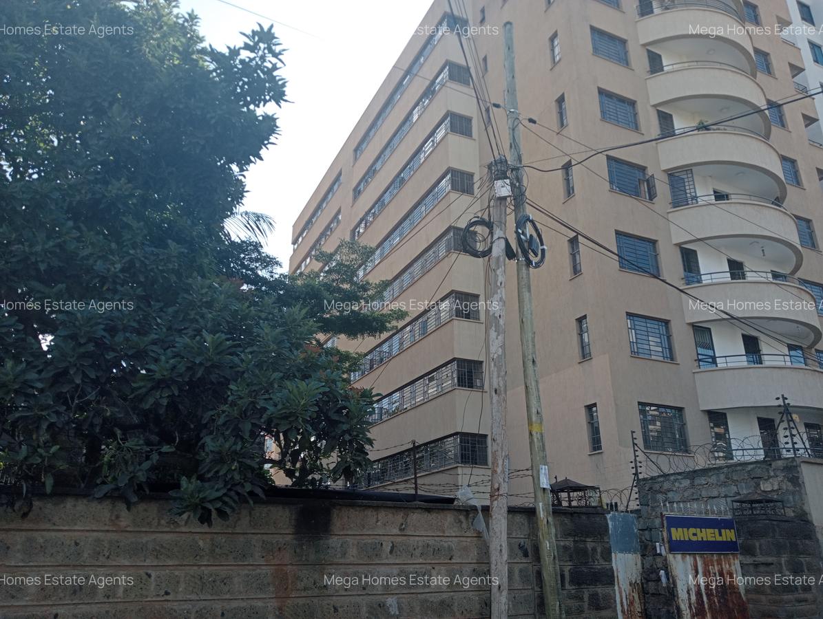 4 Bed Apartment with En Suite at 3Rd Parklands - 2