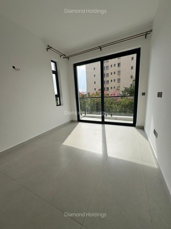 2 Bed Apartment with En Suite in Brookside - 10