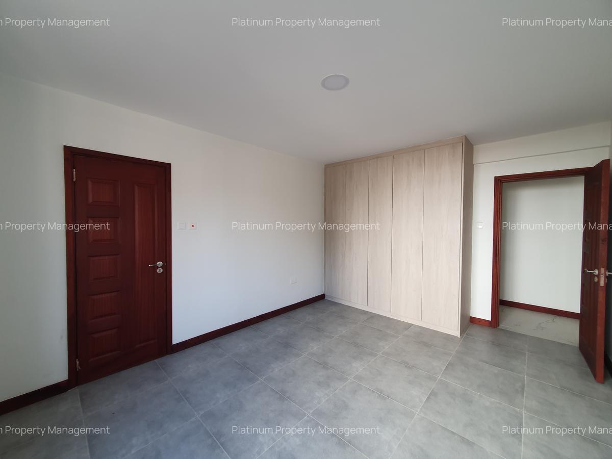 3 Bed Apartment with En Suite at 1St Parklands Avenue - 13