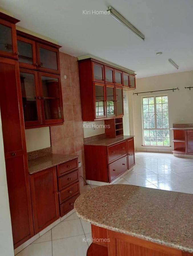 5 Bed Townhouse with En Suite in Rosslyn - 10