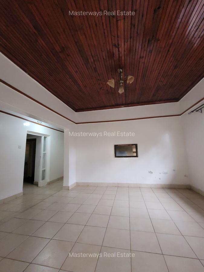 5 Bed House with En Suite at Mountain View Estate - 8