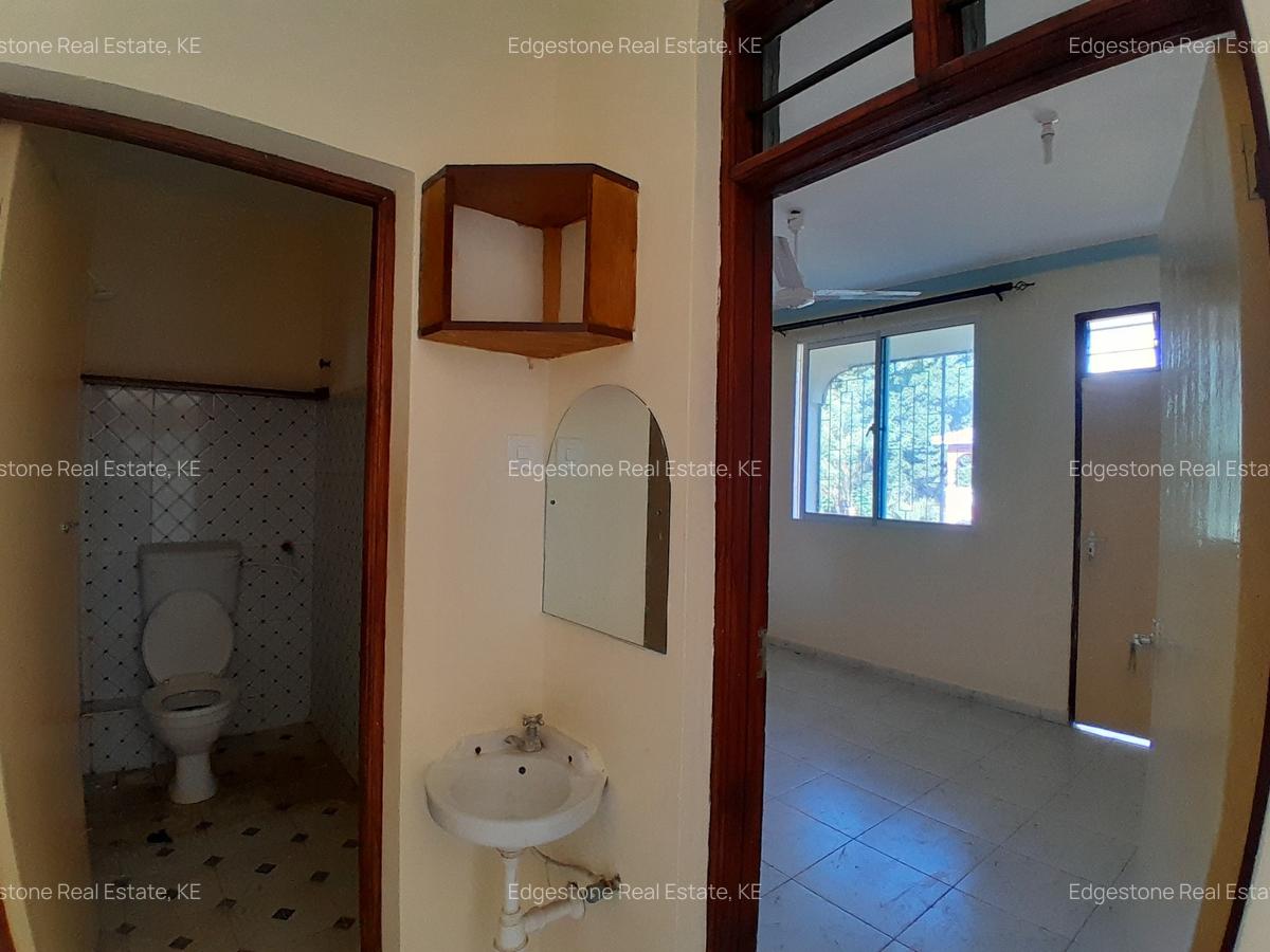 1 Bed Apartment with Borehole at Aljazeera Estate - 6