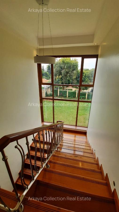 5 Bed House with En Suite in Lavington - 11