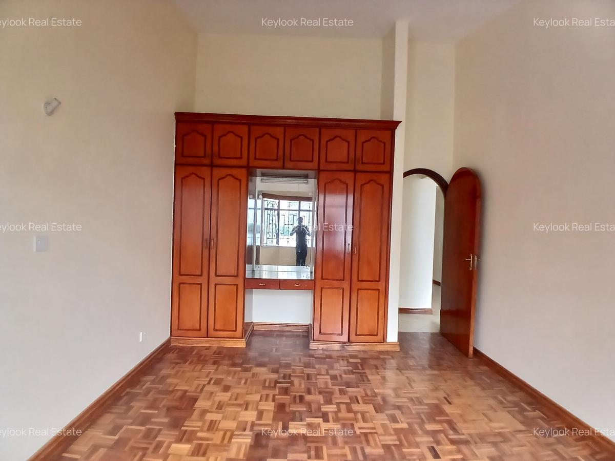 5 Bed Townhouse with En Suite at Riverside Garden - 9