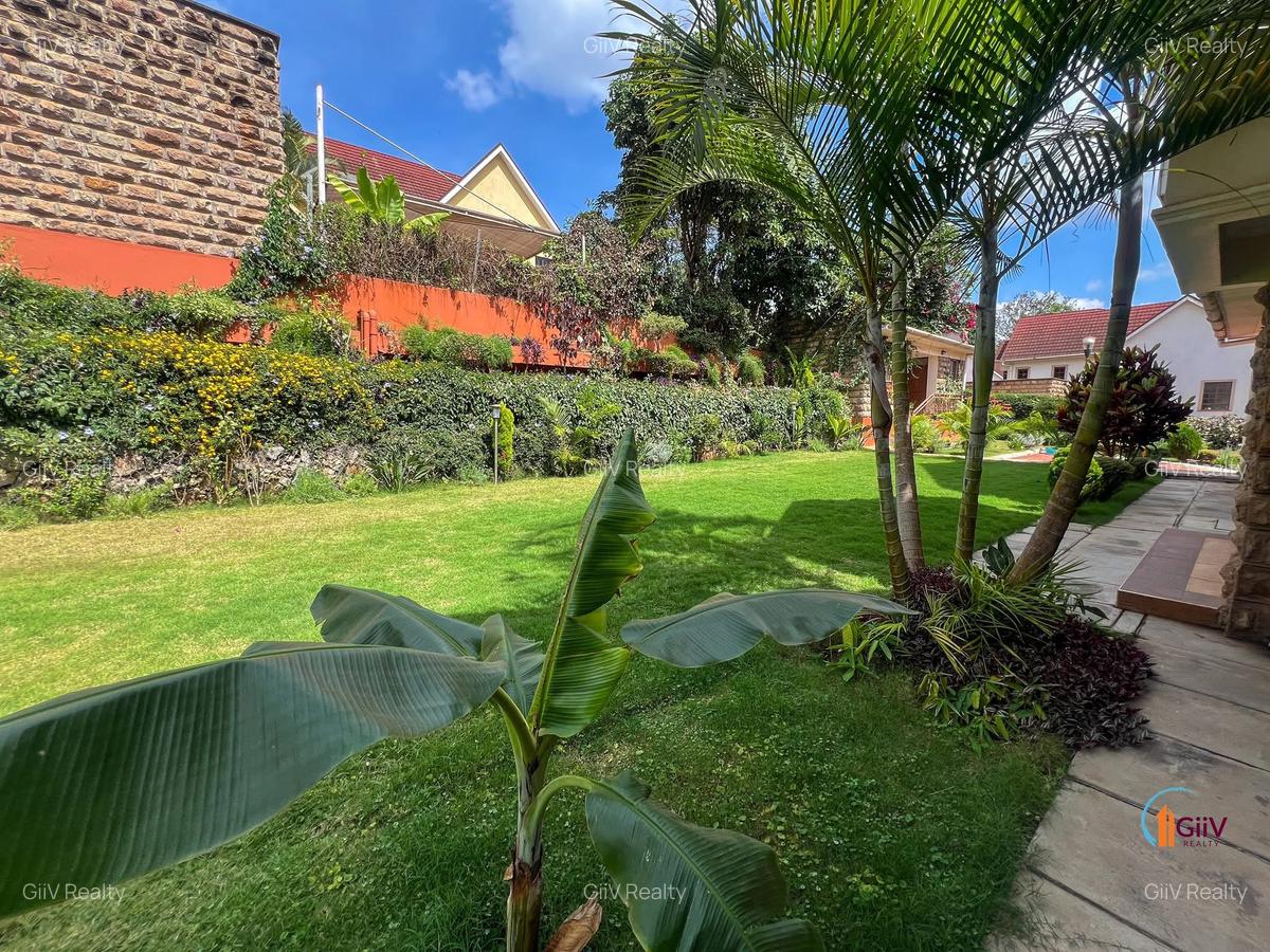 4 Bed Townhouse with Swimming Pool in Rosslyn - 17