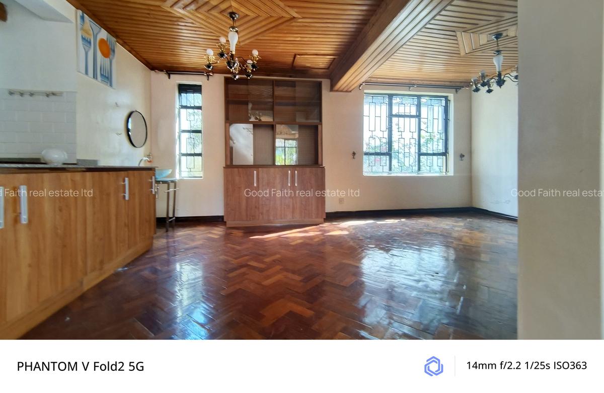 5 Bed House with En Suite in Runda - 4