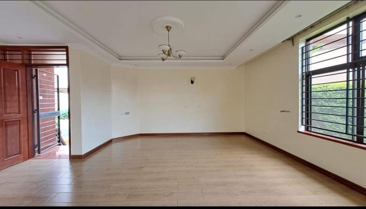 6 Bed Townhouse with En Suite in Lavington - 4