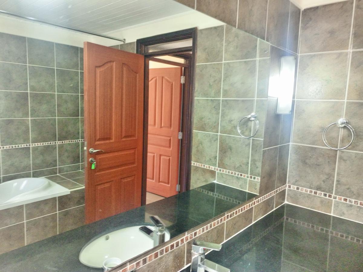 4 Bed Townhouse with En Suite in Muthaiga - 11