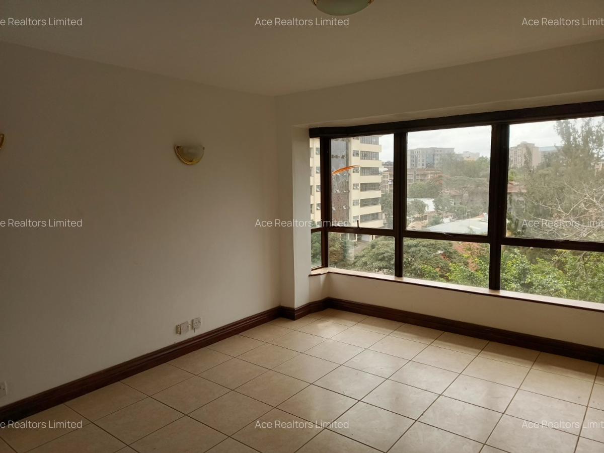 3 Bed Apartment with En Suite at Lantana Road - 11