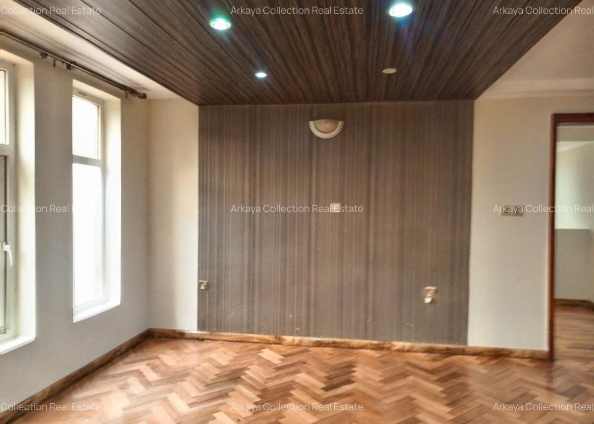 5 Bed Townhouse with En Suite in Lavington - 17