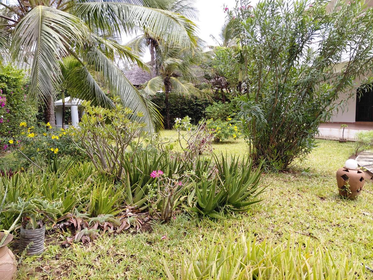 4 Bed House with En Suite in Watamu - 16