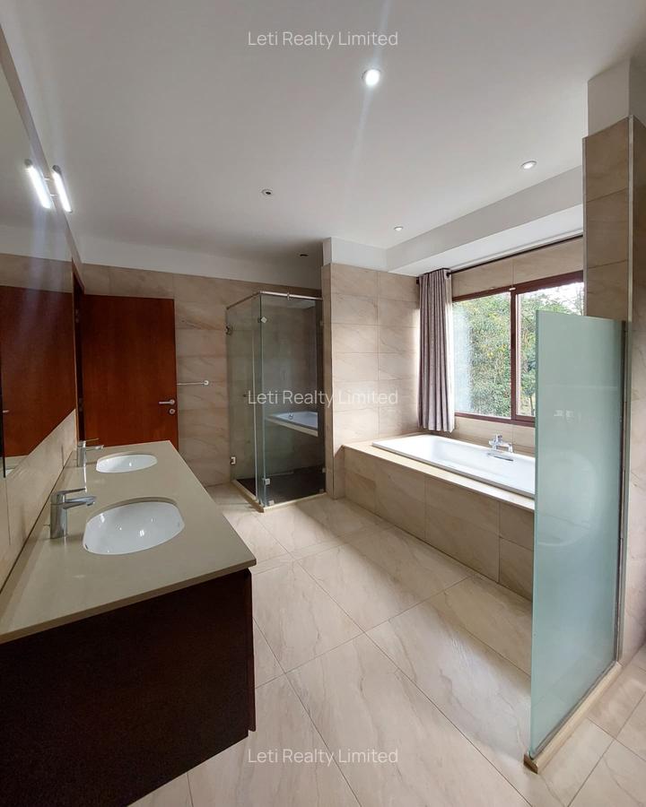 5 Bed Townhouse with En Suite in Lavington - 16