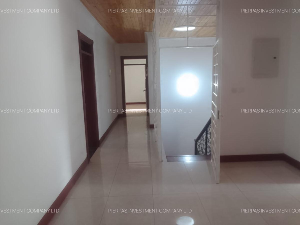 5 Bed Townhouse with En Suite in Rosslyn - 14