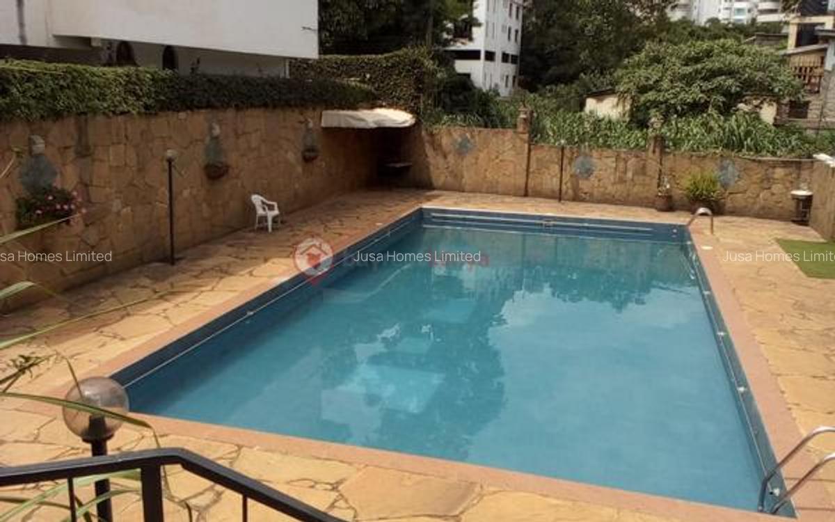 5 Bed House with En Suite in Riverside - 12