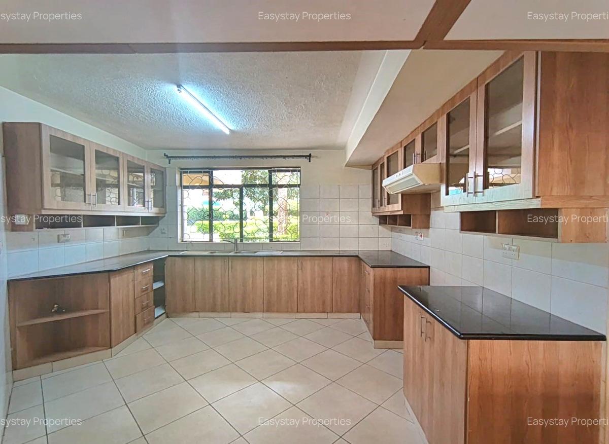 5 Bed House with En Suite in Runda - 4