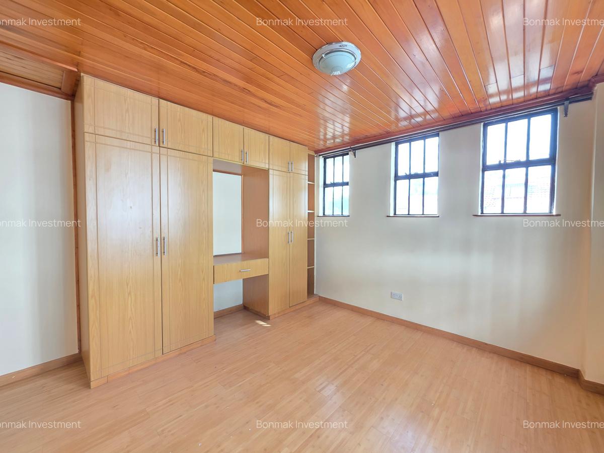 4 Bed Townhouse with En Suite at Lavington - 12