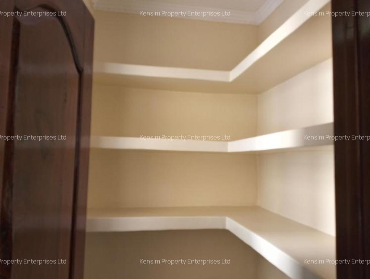 4 Bed Townhouse with En Suite in Kyuna - 10