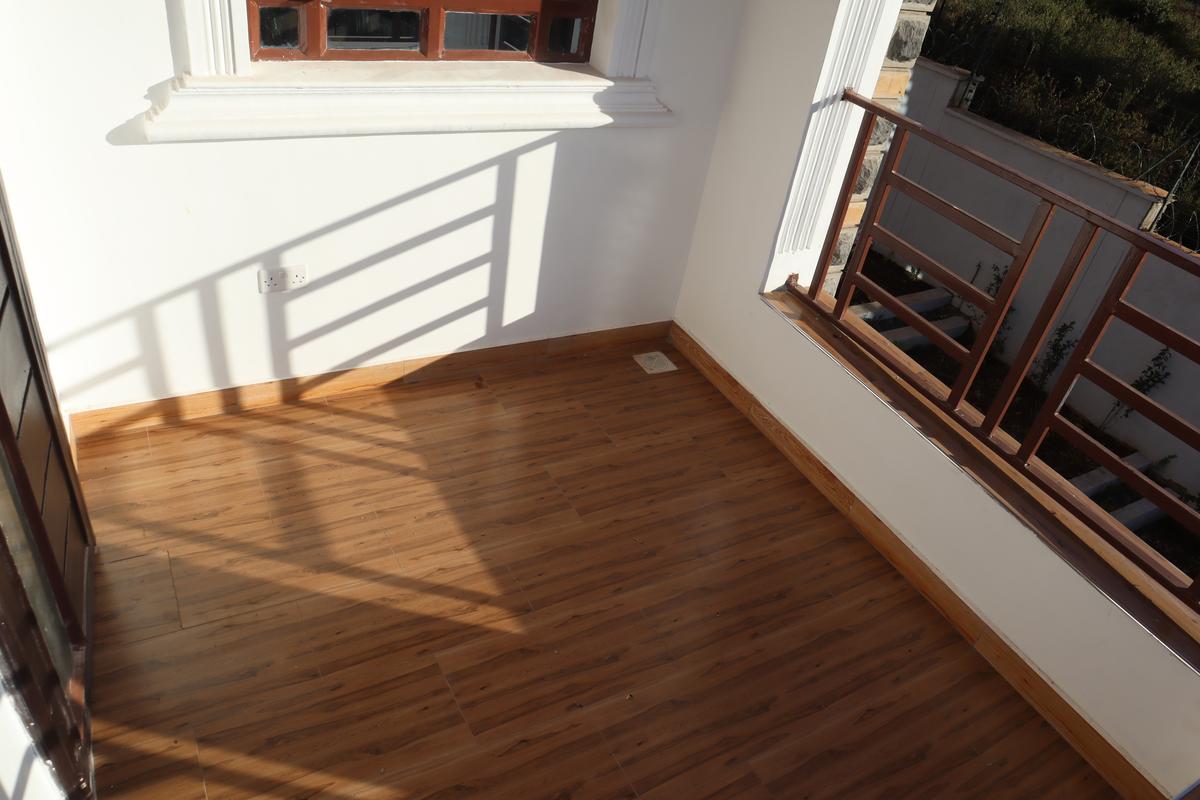 4 Bed House with En Suite at Lemiso Road - 17