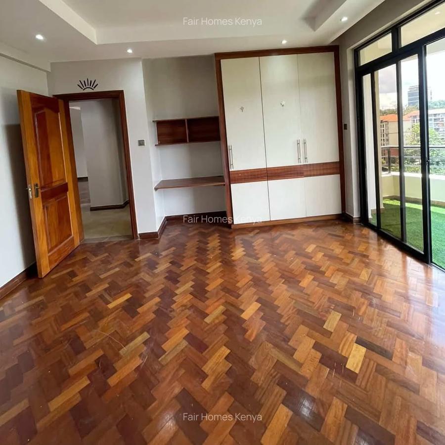 4 Bed Apartment with En Suite at Riverside Drive - 9