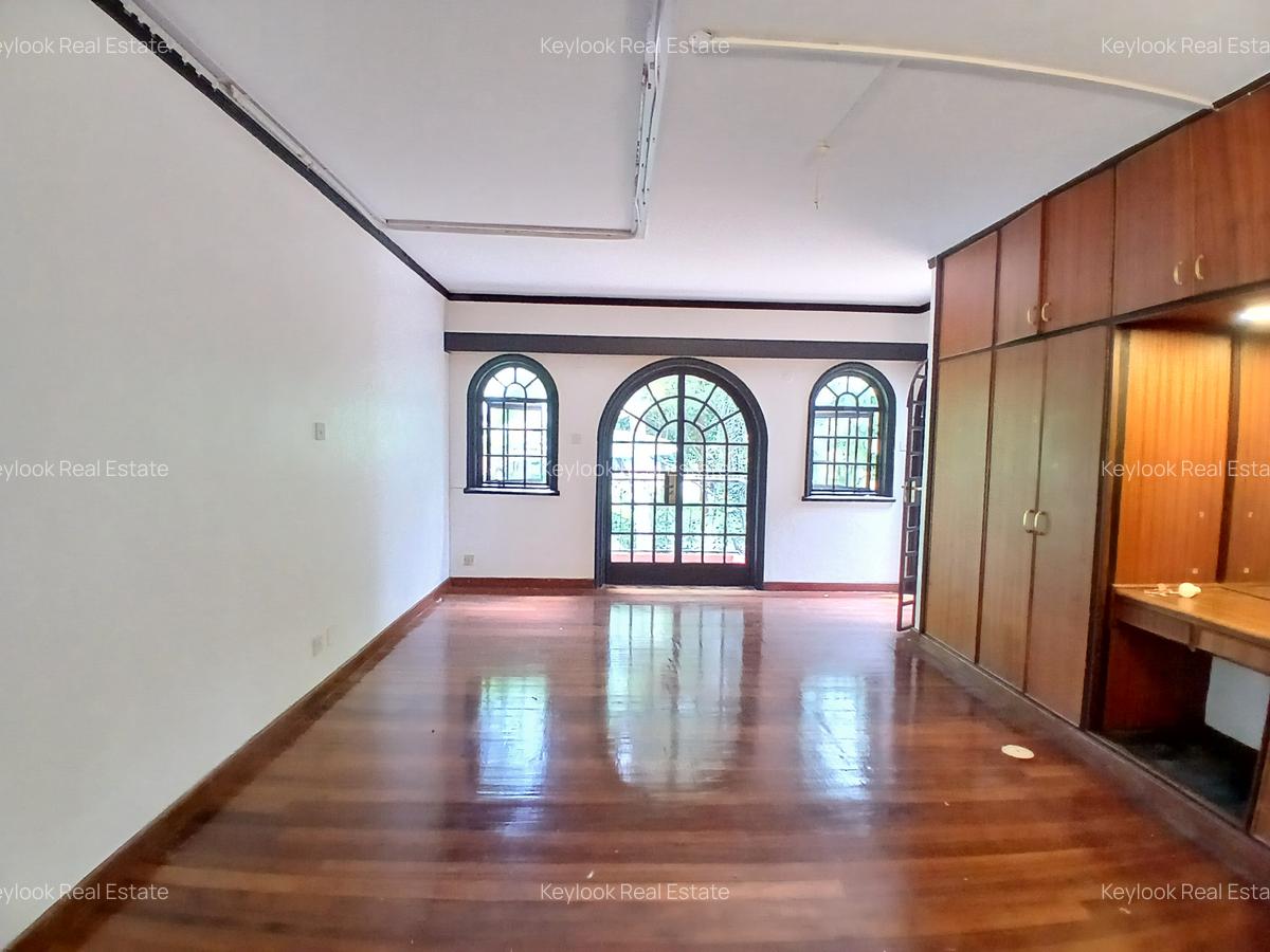 4 Bed Townhouse with En Suite at Riverside Drive - 12