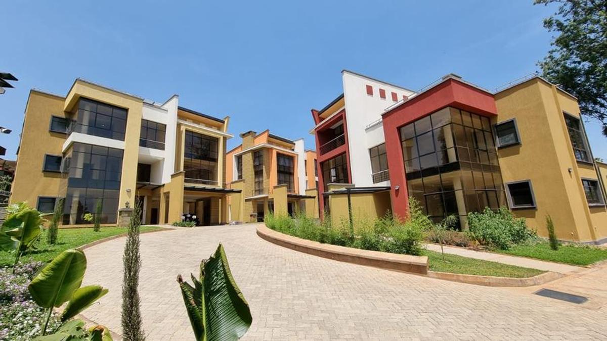 5 Bed Townhouse with En Suite in Lavington - 1