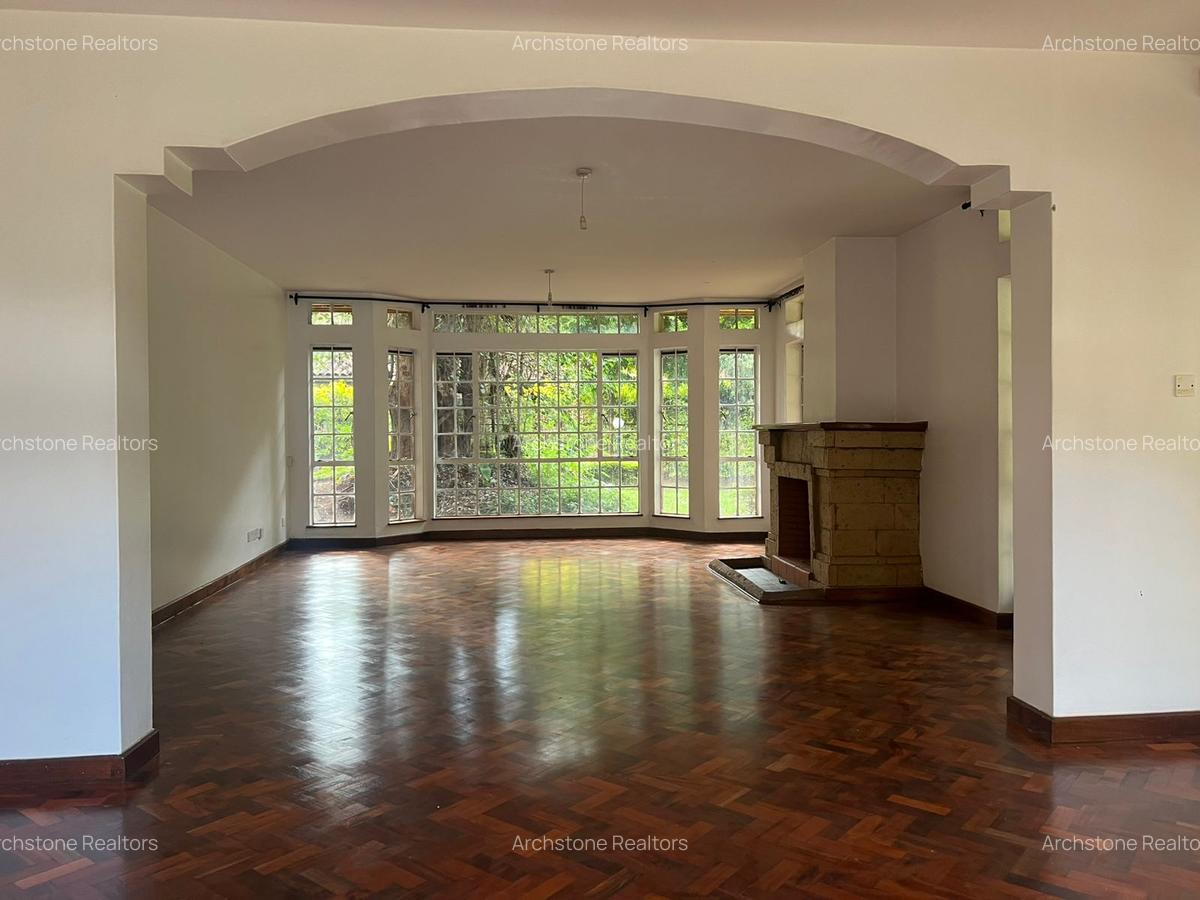 5 Bed Townhouse with En Suite in Rosslyn - 4