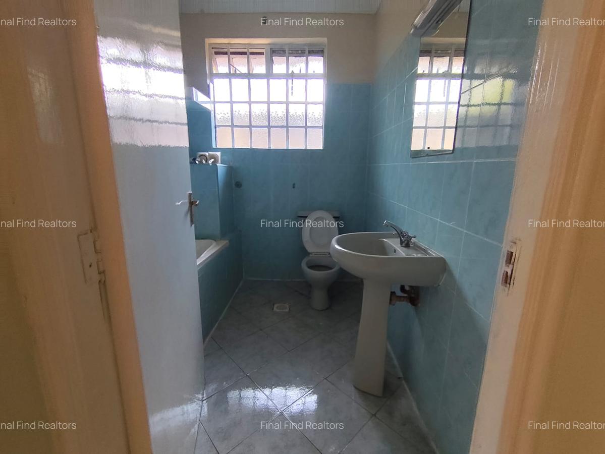 5 Bed House with En Suite in Runda - 13