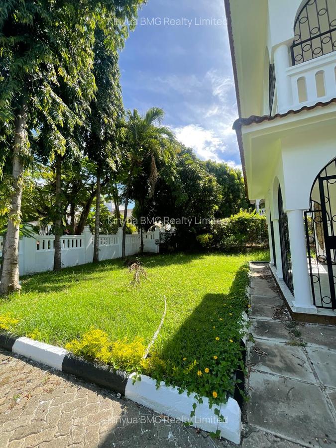 4 Bed Villa with En Suite in Nyali Area - 4