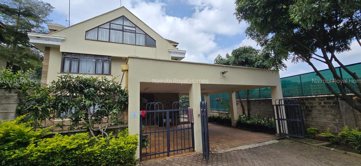 5 Bed Townhouse with En Suite at Lavington Green - 1