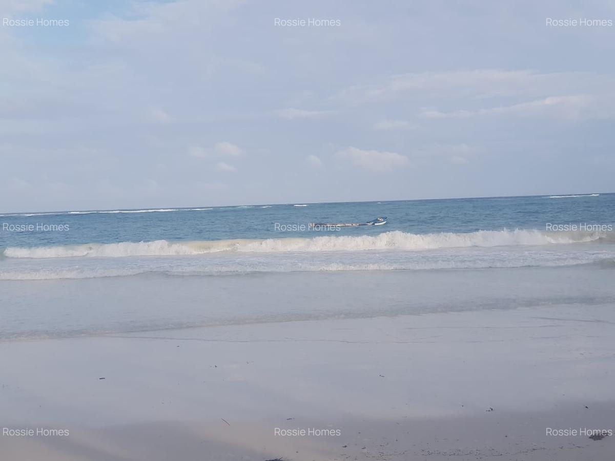 Serviced 4 Bed Apartment with En Suite at 2Nd Avenue - 15