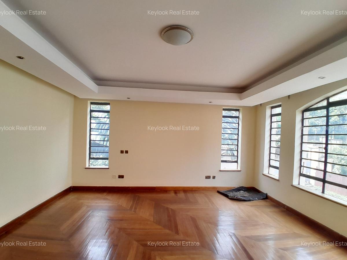 5 Bed Townhouse with En Suite at Lavington - 5