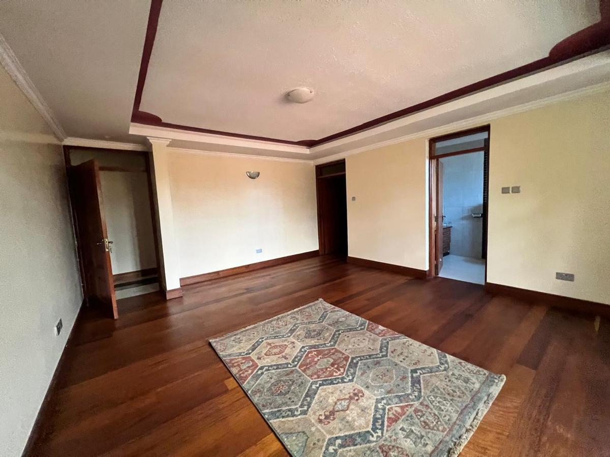 5 Bed House with En Suite in Runda - 4