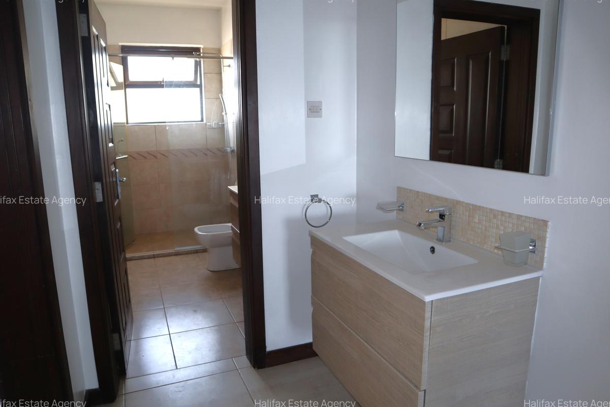4 Bed Apartment with En Suite in Parklands - 10