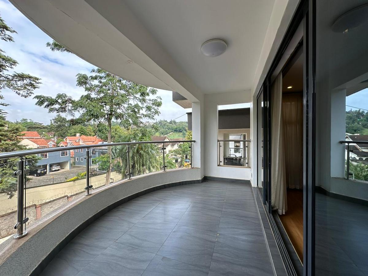 5 Bed Townhouse with En Suite at Lavington - 5