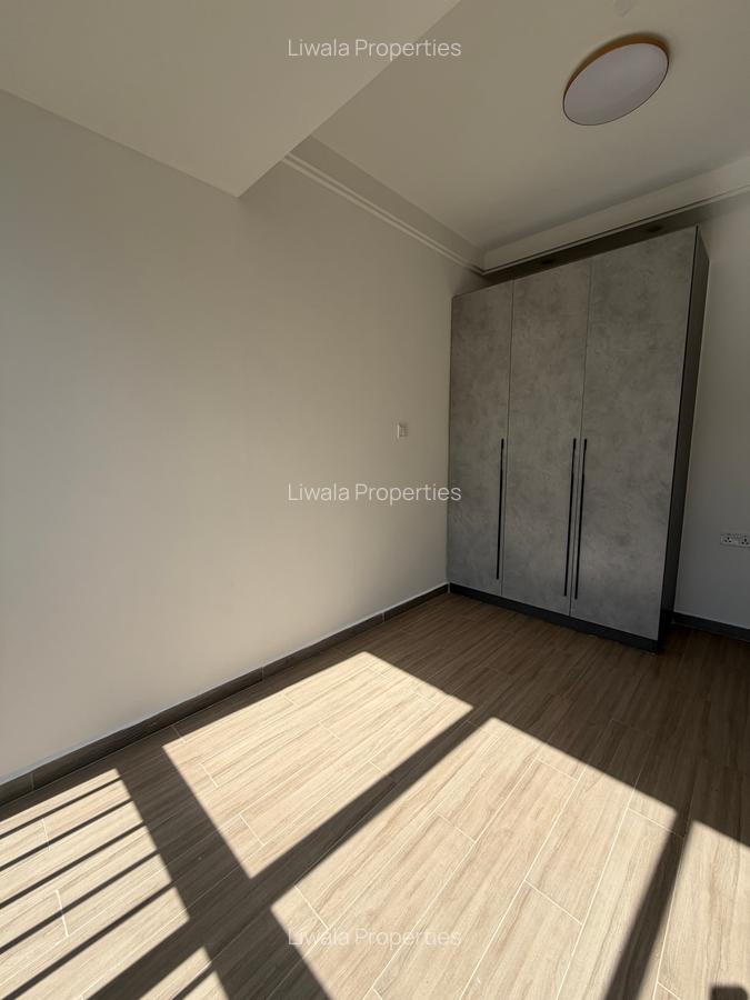 1 Bed Apartment with Swimming Pool in Riverside - 3