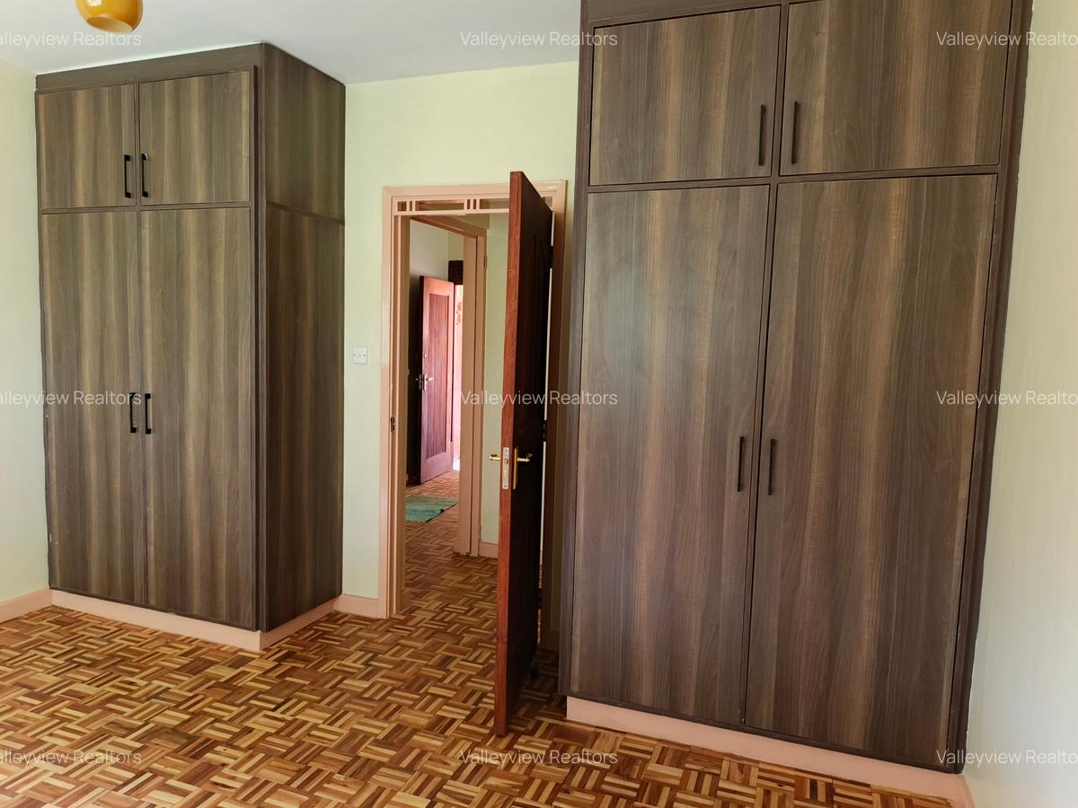 3 Bed Townhouse with En Suite at Lavington - 12