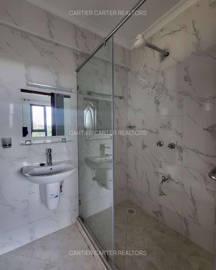 2 Bed Apartment with En Suite at School Lane - 12