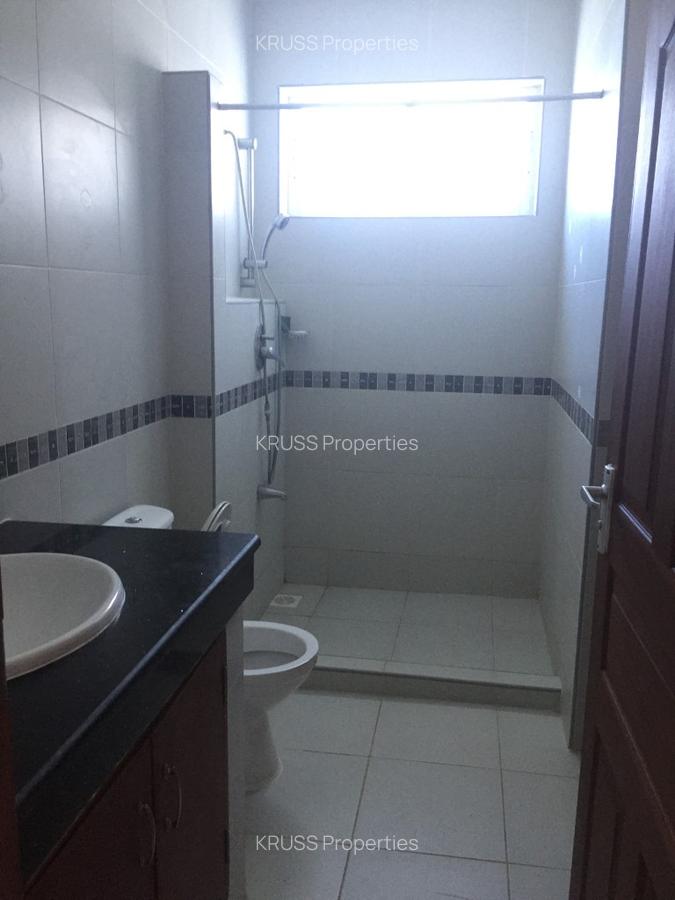 2 Bed Apartment with En Suite in Nyali Area - 9