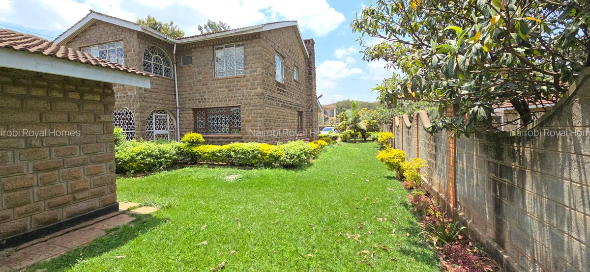 5 Bed Townhouse with En Suite at Lavington Road - 4