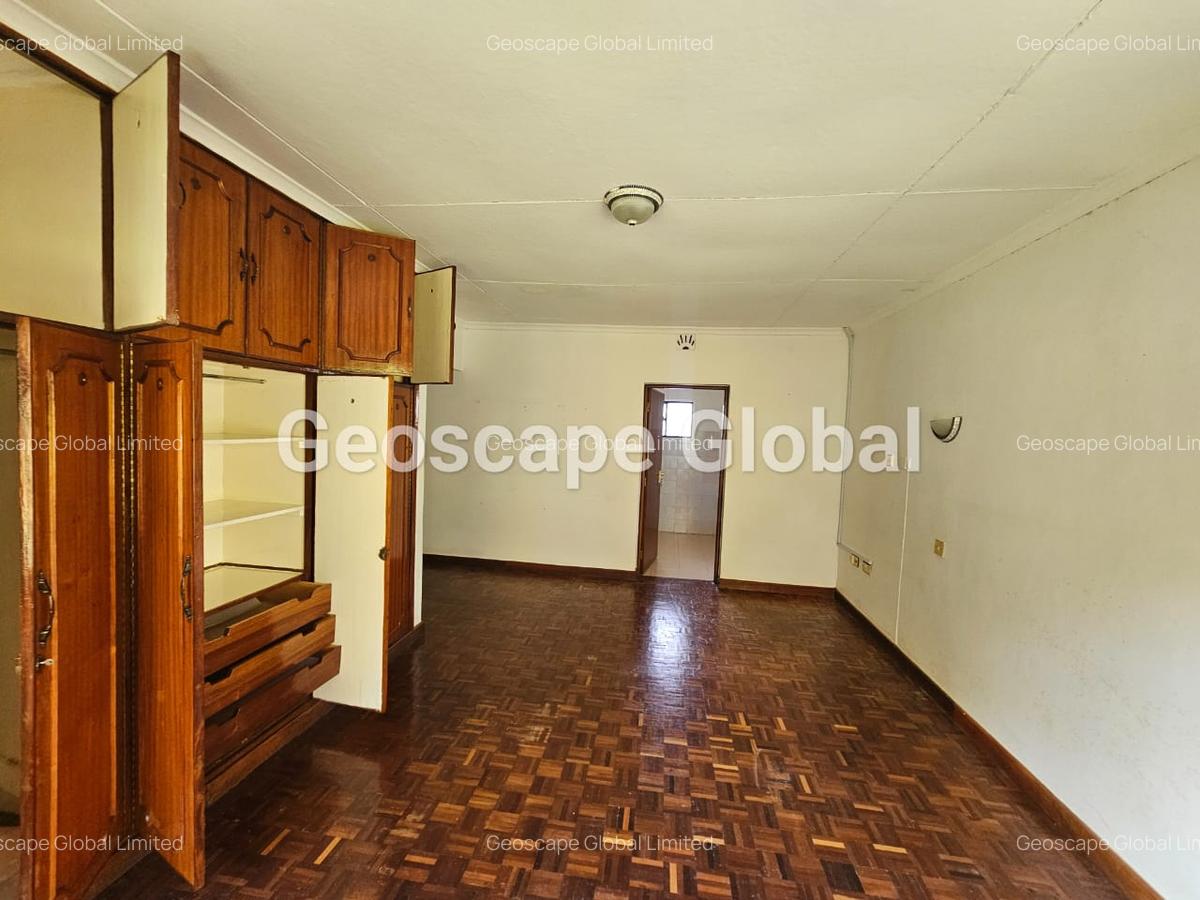 4 Bed House with En Suite in Loresho - 4