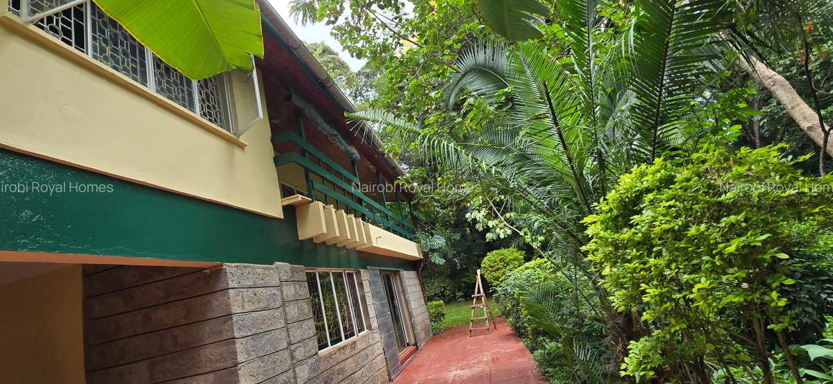 4 Bed House with En Suite at Lavington - 2