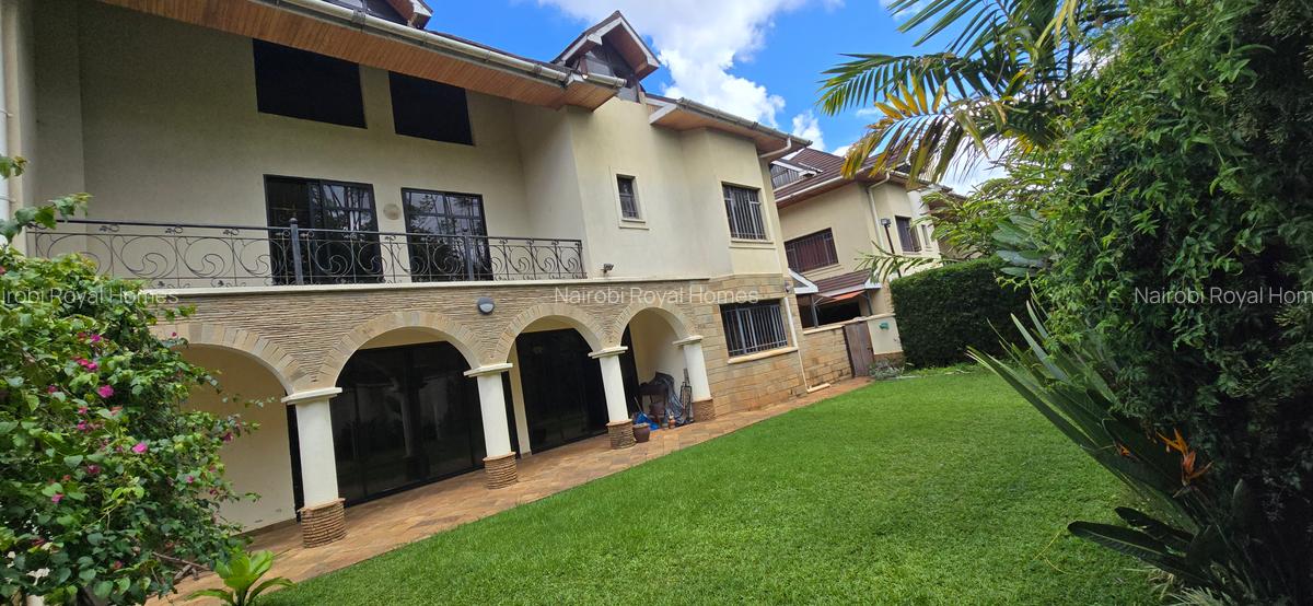 5 Bed Townhouse with En Suite at Lavington Green - 5